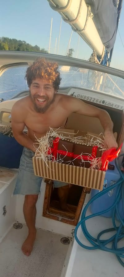 חוגג 26 על הסיפון, המשפחה שלחה שוקולדים ושמפנייה
